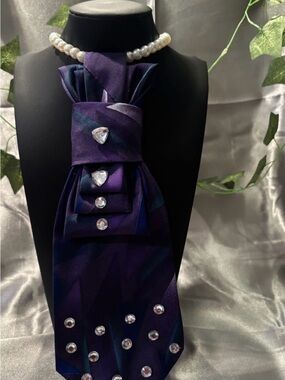 Woman Purple Jeweled Statement Neck Tie Necklace